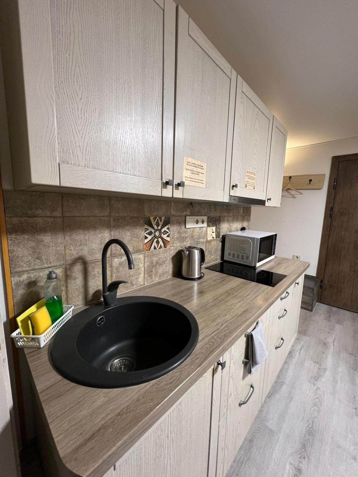 Kubu Ground Floor Rooms Klaipeda Exterior photo